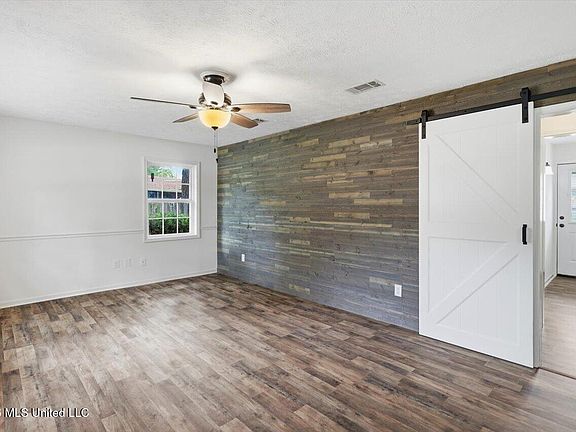 5th image of 3218 Eastland Dr