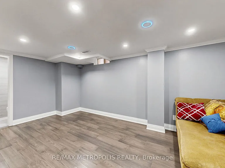 61 Horseshoe Cres #BASEMENT — Photo 10