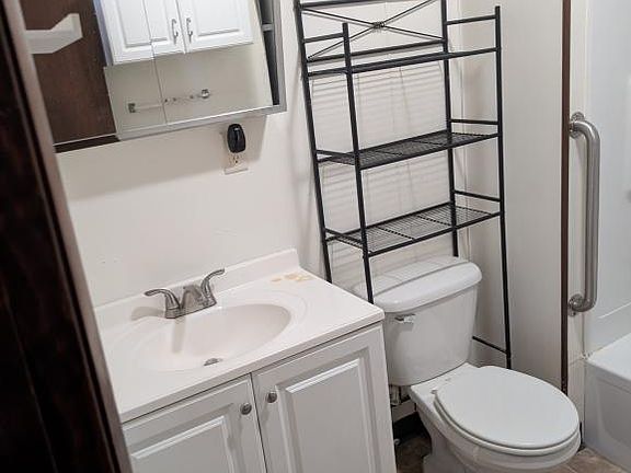 3rd image of 123 Arsenal St