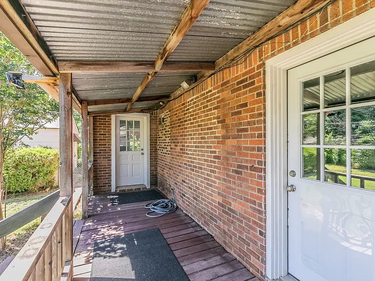 3241 Sandage Ave — Photo 22