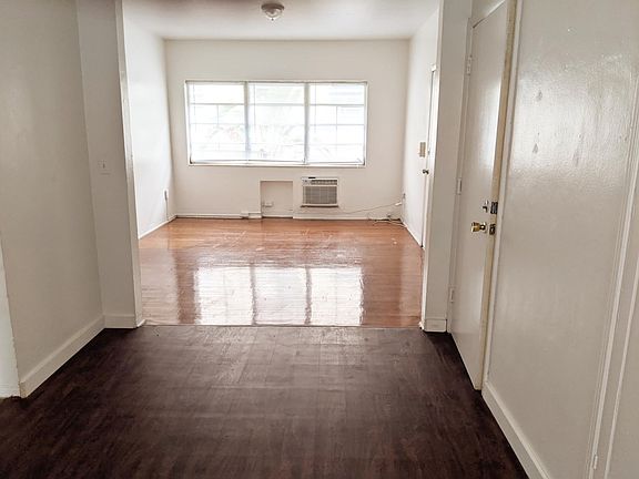 3rd image of 1110 Euclid Ave #11