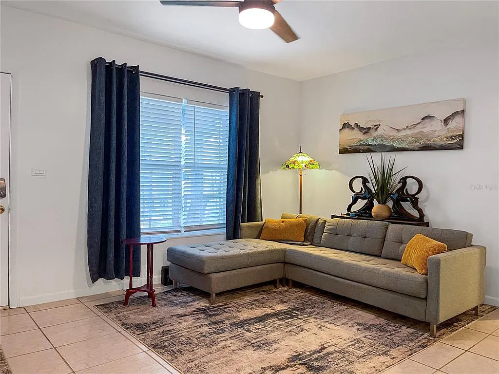 3 bed, 2.0 bath, 1936 sqft, $2,900 — Photo 4