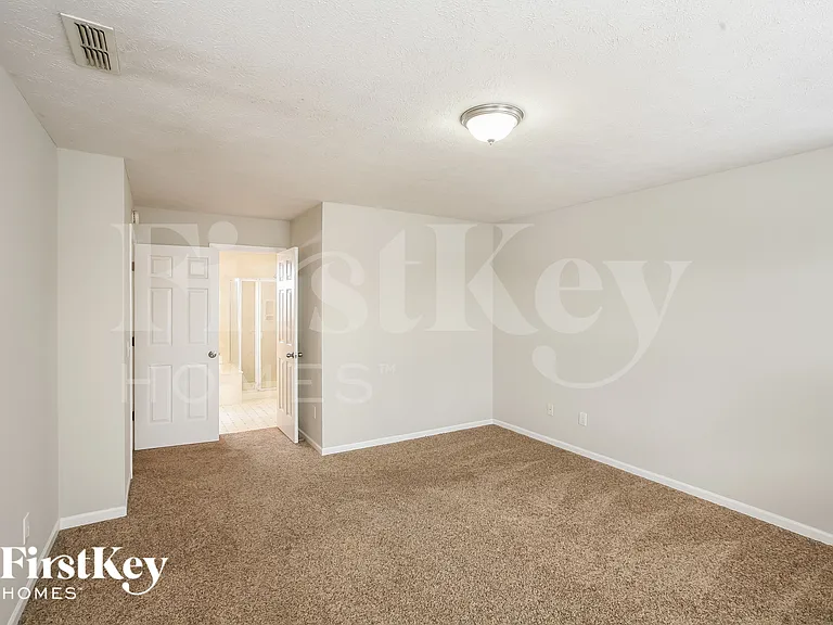 902 Hearthside Ct — Photo 9
