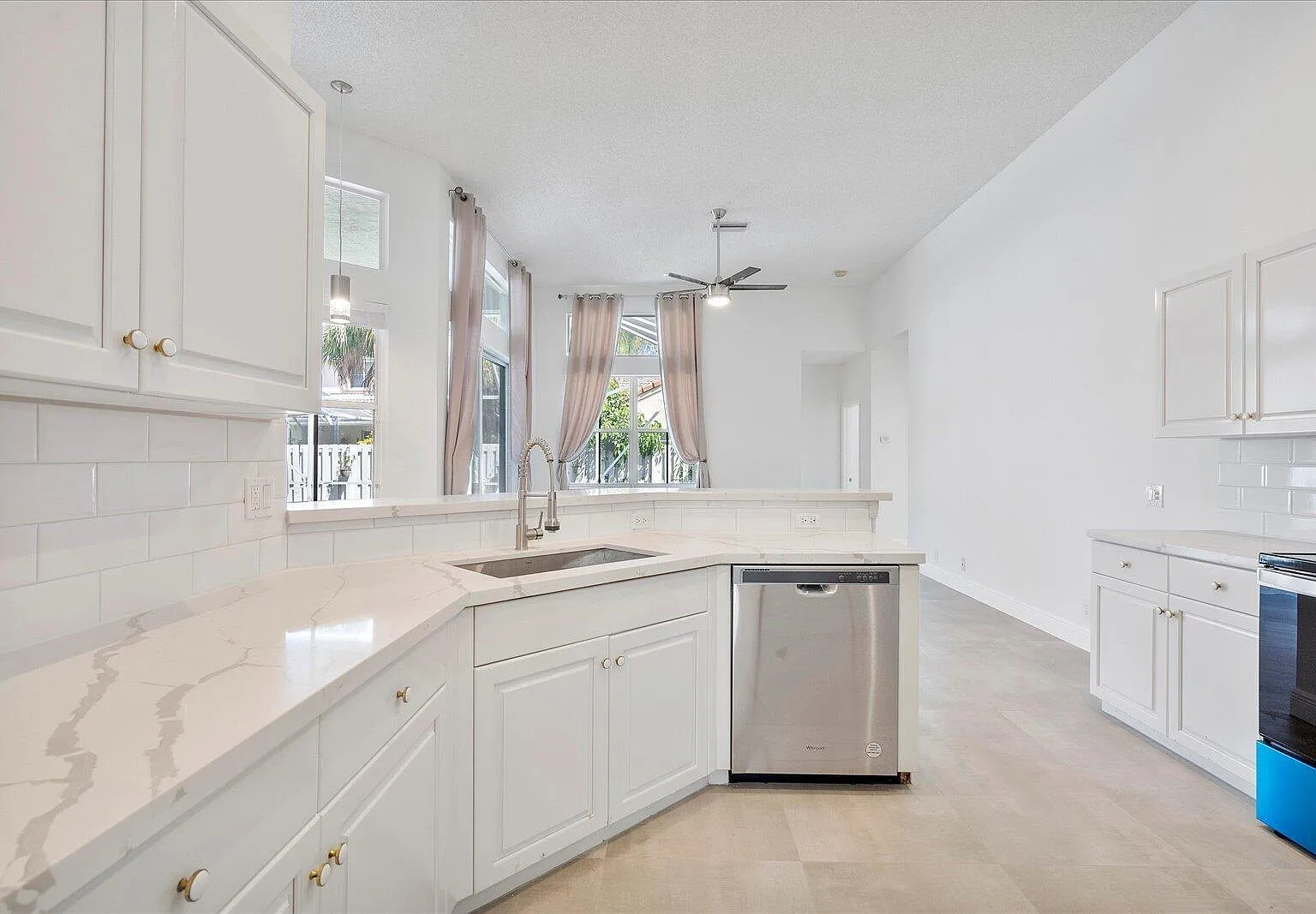 4 bed, 2.5 bath, 3073 sqft, $7,500 — Photo 3