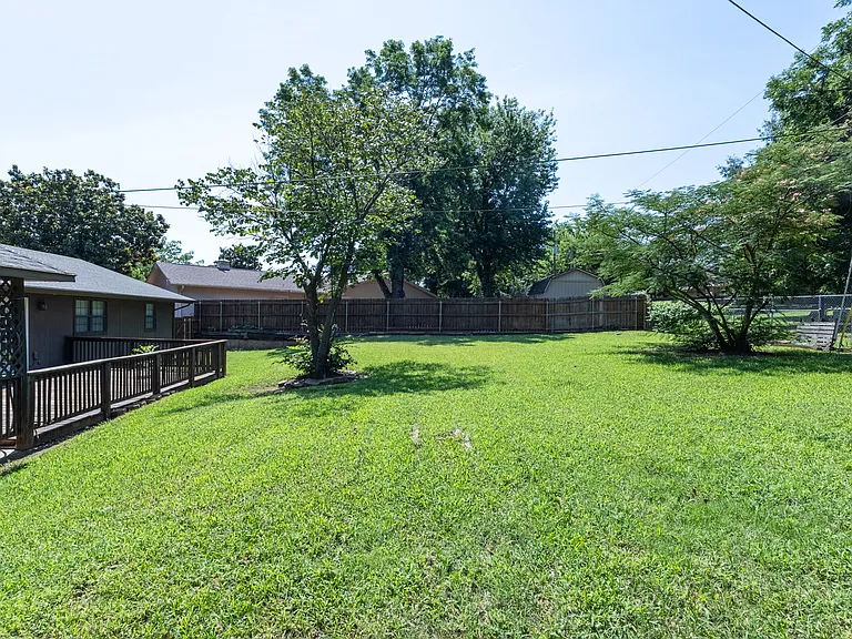 721 W Lakeshore Dr — Photo 31