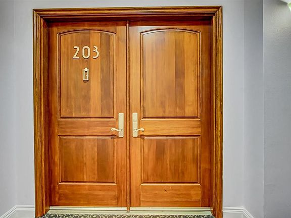 4th image of 4848 W Wilshire Blvd #203