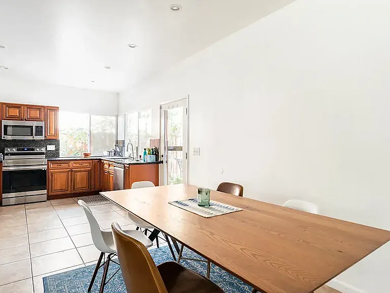 4 bed, 1400 sqft, $4,650 — Photo 4