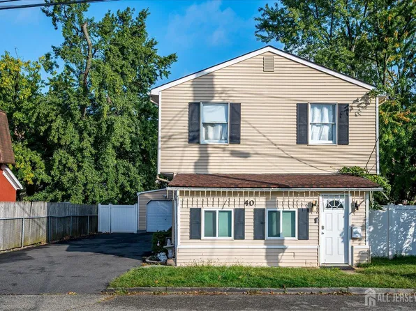 40 Wedgewood Ave, Woodbridge, NJ 07095