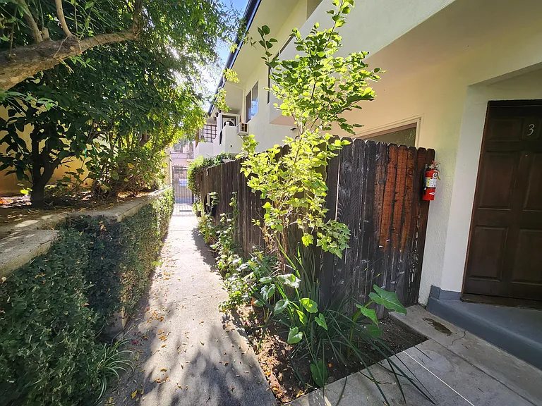 11822 Gorham Ave #2 — Photo 9