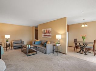 4101 Parklawn Ave APT 302, Edina, MN 55435