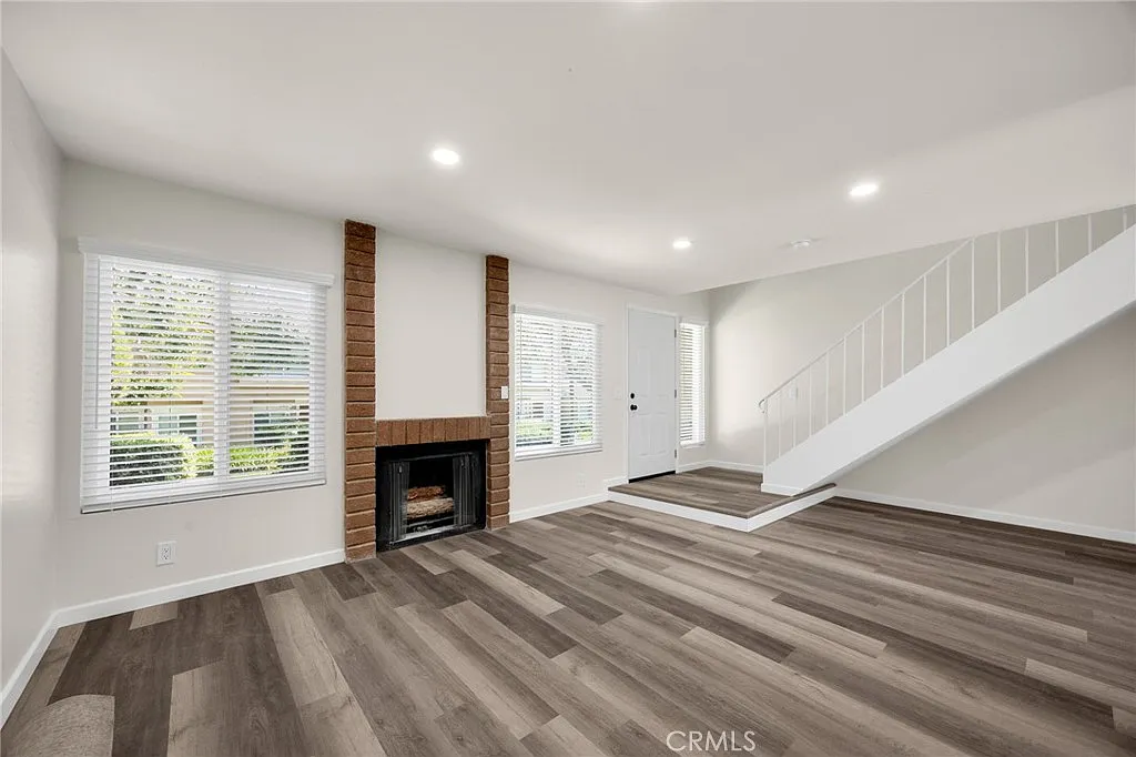 3 bed, 2.5 bath, 1325 sqft, $3,850 — Photo 2