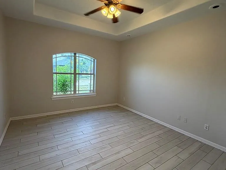 1130 Silverado Cir — Photo 7