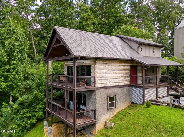 827 Kings Way, Gatlinburg, TN 37738