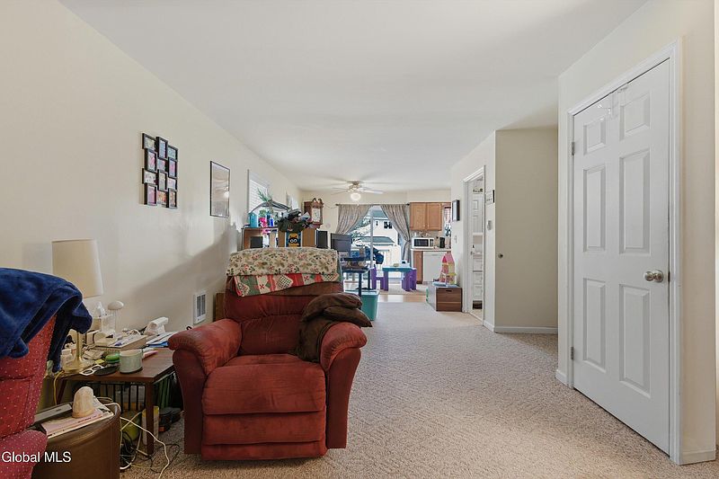 3rd image of 8 Woodridge Circle