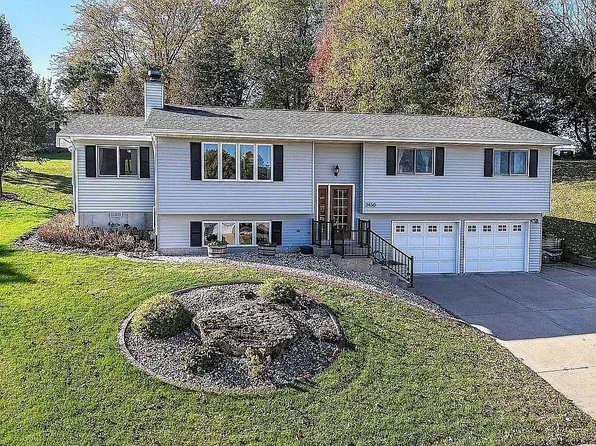 2450 Palomino Cir, Dubuque, IA 52001