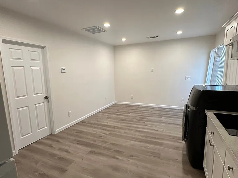 491 W Carter St #2 — Photo 6