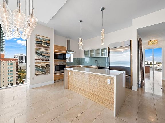 4th image of 2020 N Bayshore Dr APT 1610