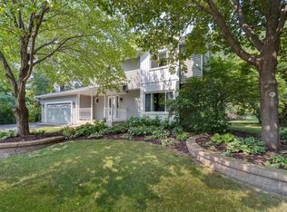 1095 Lake Oaks Dr, Shoreview, MN 55126