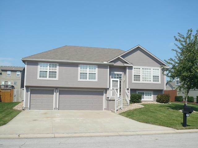 1st image of 958 Birch Ct