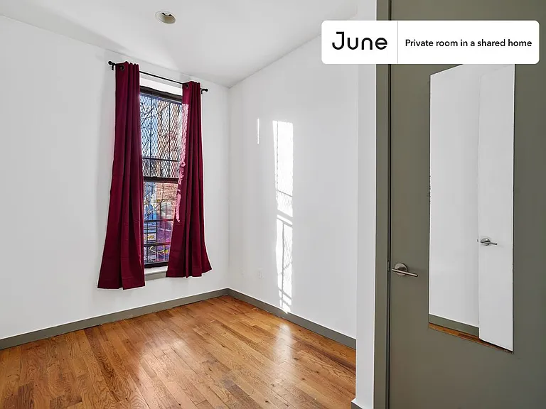 310 Tompkins Ave #D — Photo 2