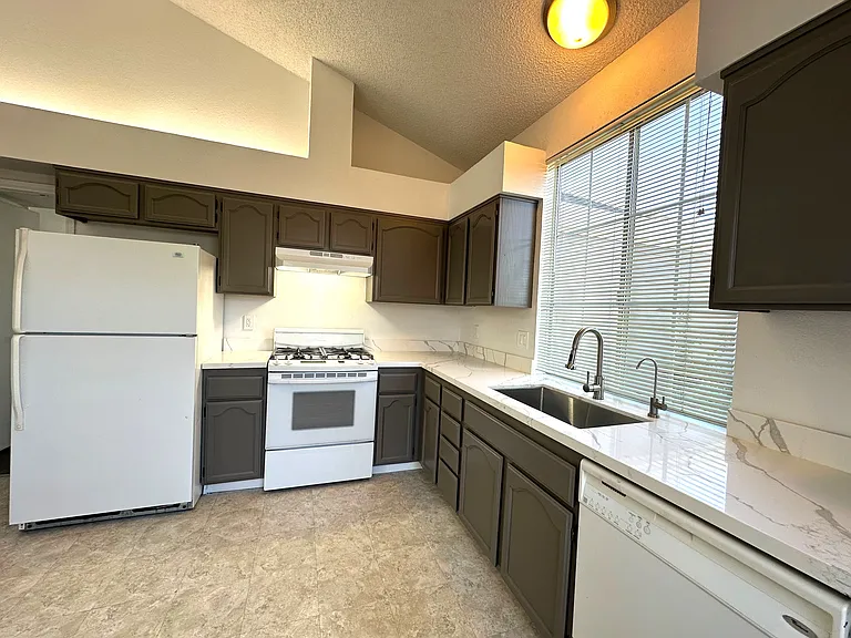 528 Fuchsia Dr — Photo 16