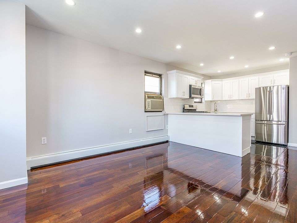 1st image of 1209 E 93rd St Room 1