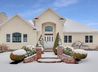 31 Bridgham Farm Rd, Rumford, RI 02916