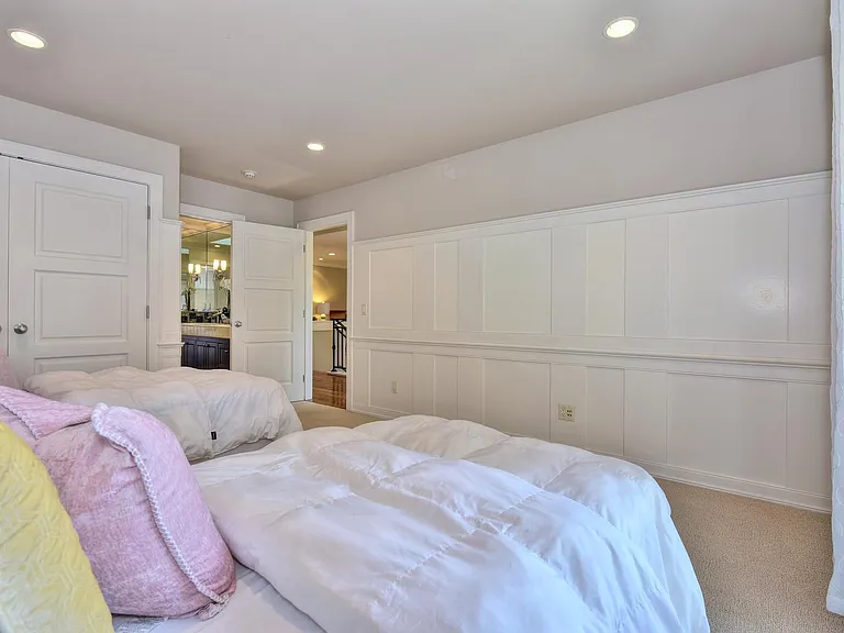 1190 Willow Glen Way — Photo 32