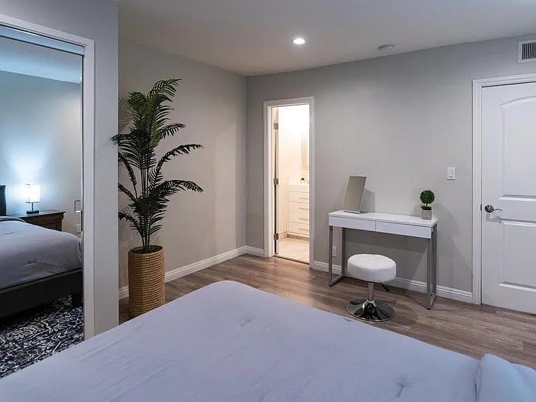 4358 Mammoth Ave #2 — Photo 15