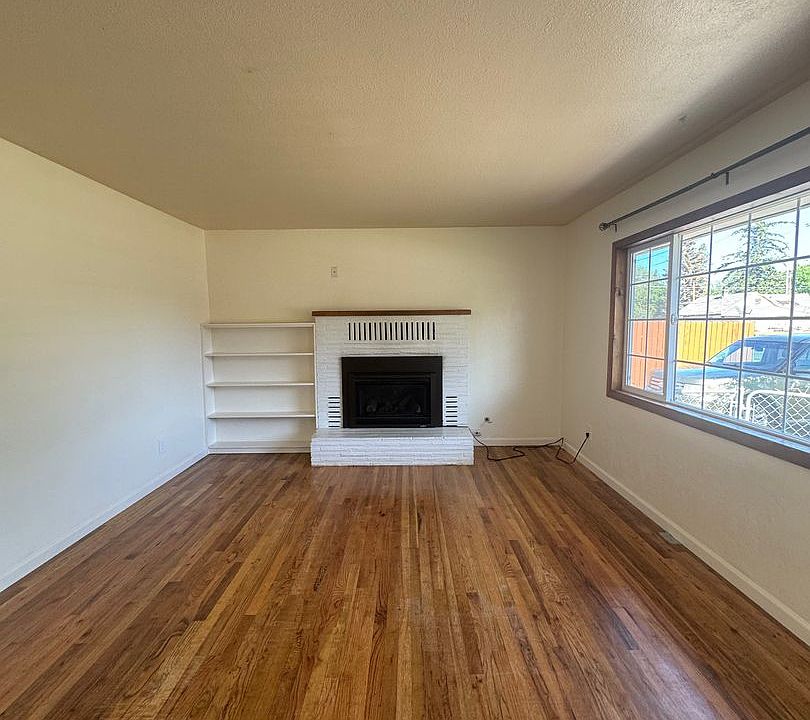 1st image of 3630 Laverne Ave