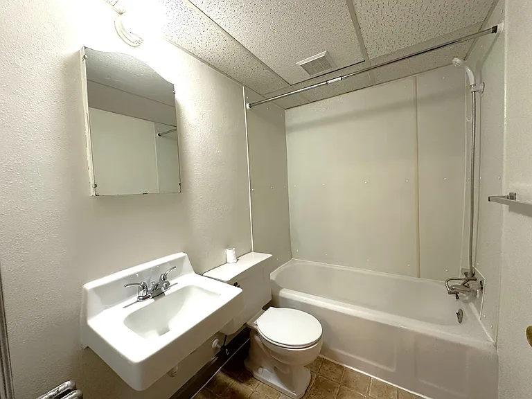 120 Main St N #4 — Photo 7