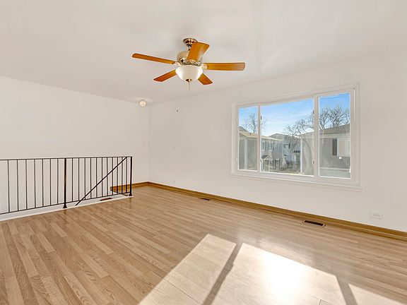 3rd image of 1417 Cove Dr #202D