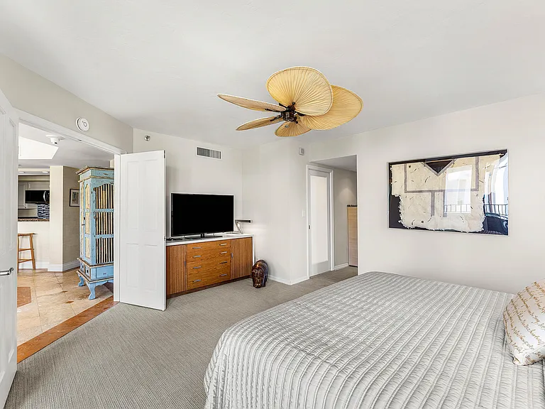 100 SE 5th Ave #410 — Photo 24