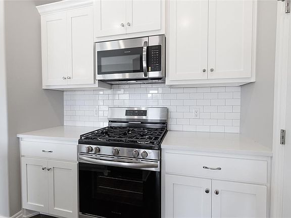 5th image of 3900 Lynne Ave
