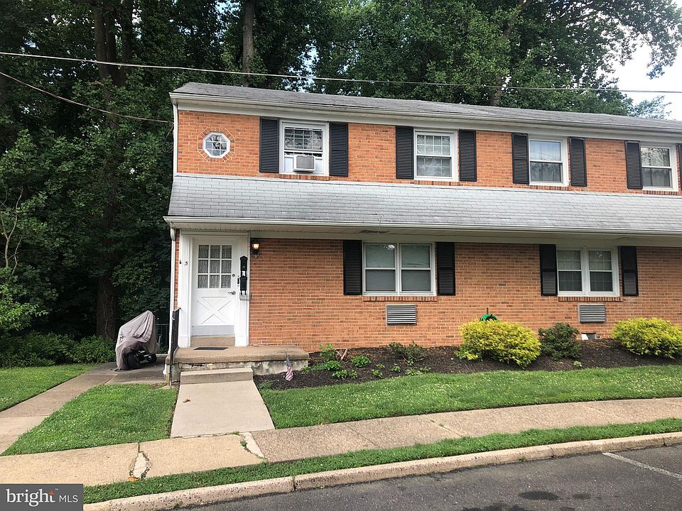 2nd image of 5 Beverly Ln