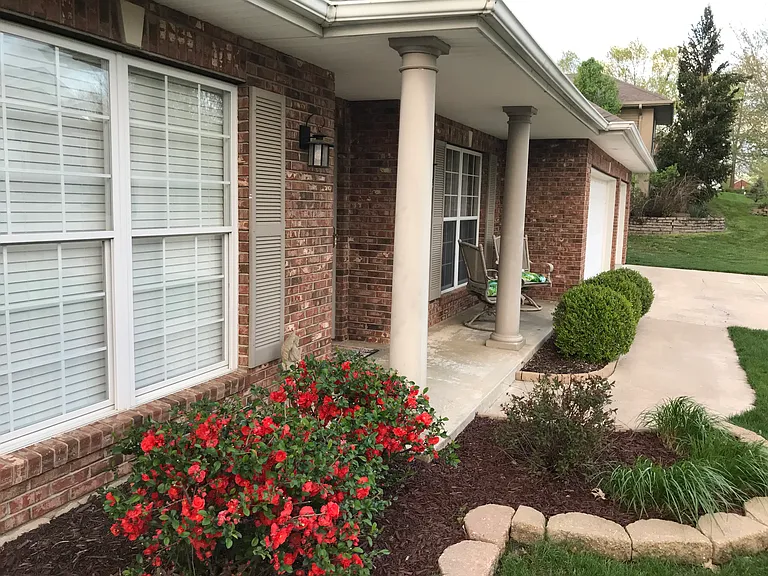 4104 Cedar Crest Ln — Photo 3