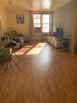 Sold by Winzone Realty Inc | media 28