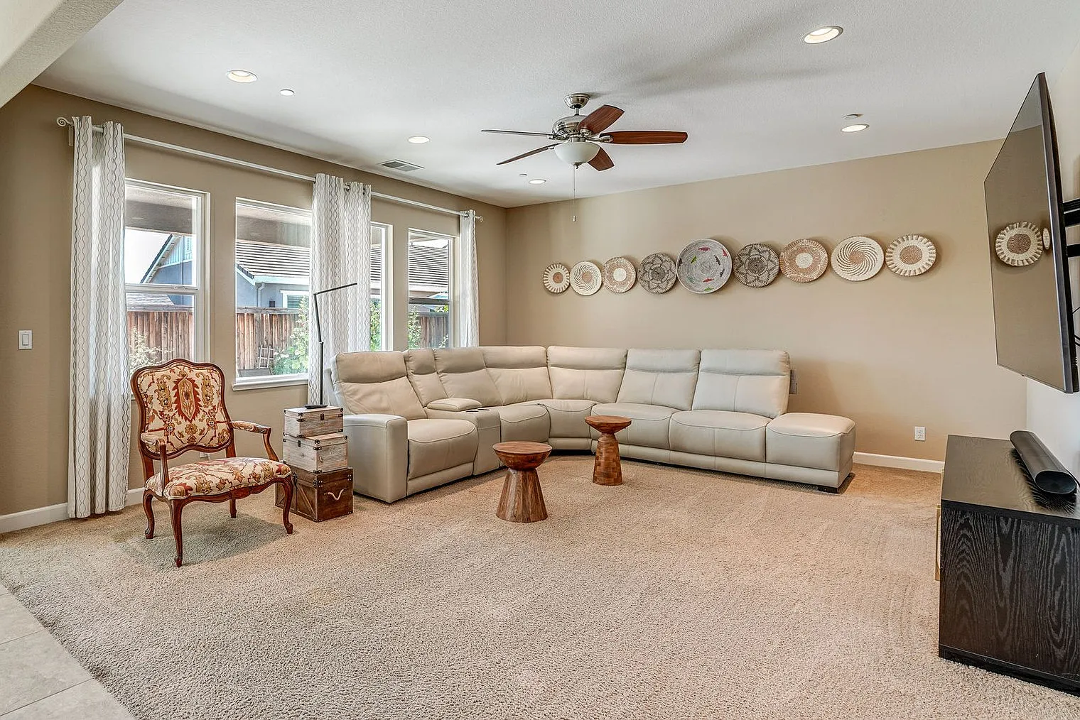 3 bed, 2.0 bath, 2992 sqft, $4,053 — Photo 1