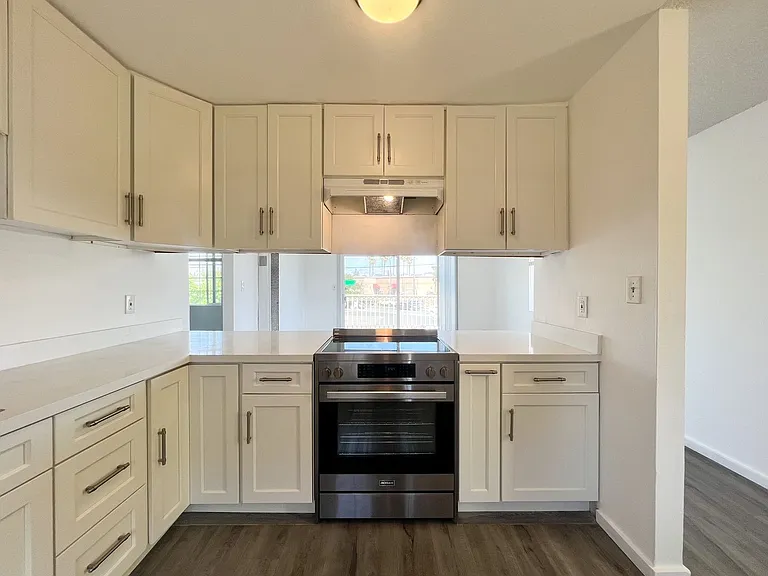 577 Freeway Dr — Photo 7