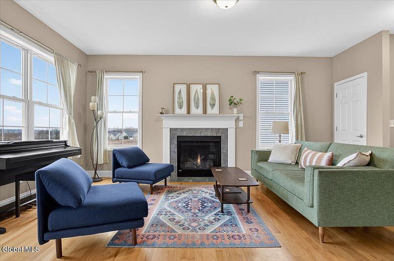 4th image of 76 Waverly Circle