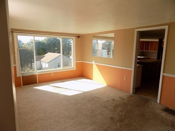5th image of 303 Lee Ave