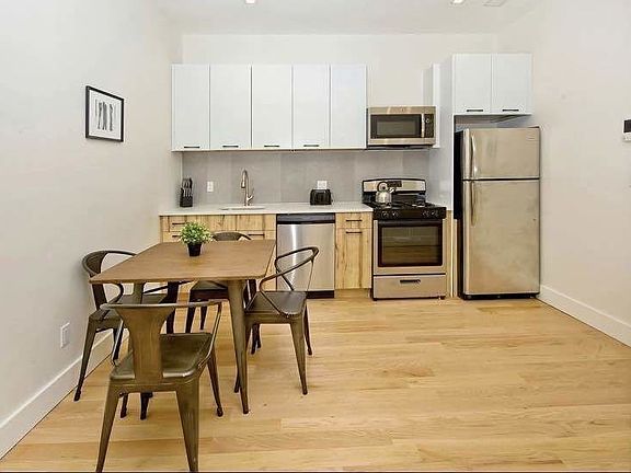 5th image of 924 Dekalb Ave APT 4R