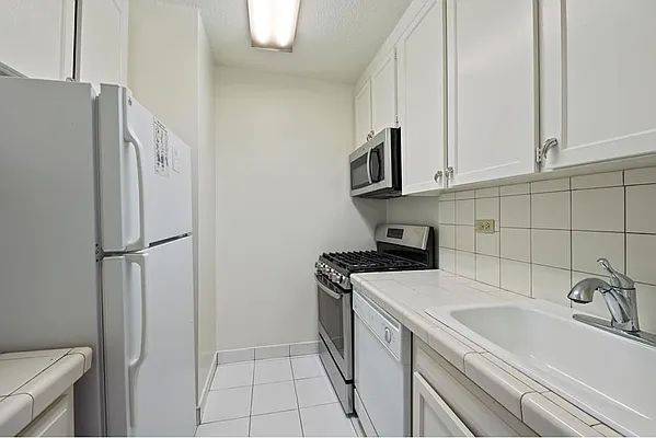 Rented by Artis Network Consulting & Real Estate Services Corp | media 11