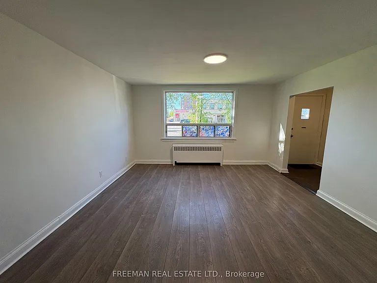 535 Lawrence Ave W — Photo 4