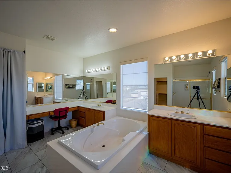 359 Hoskins Ct — Photo 45