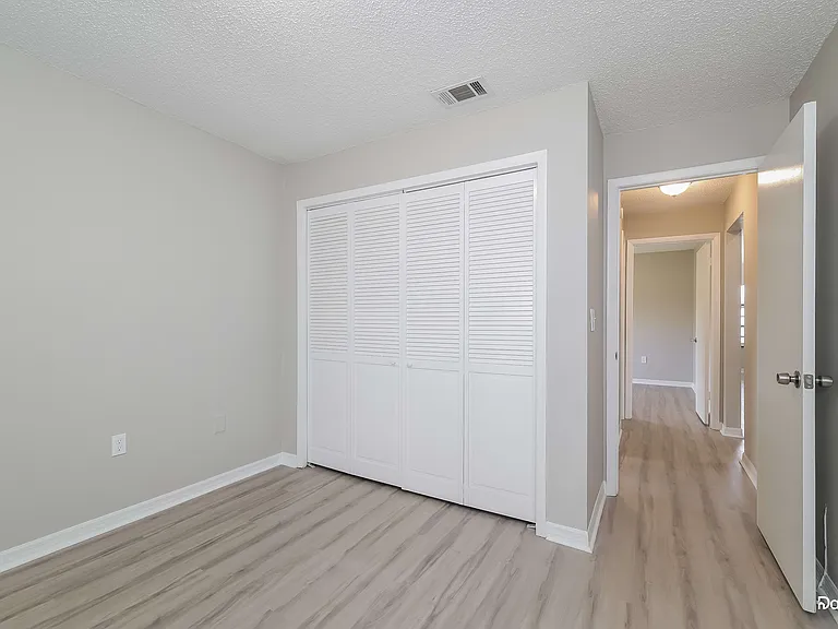 117 Dorchester Ct — Photo 13