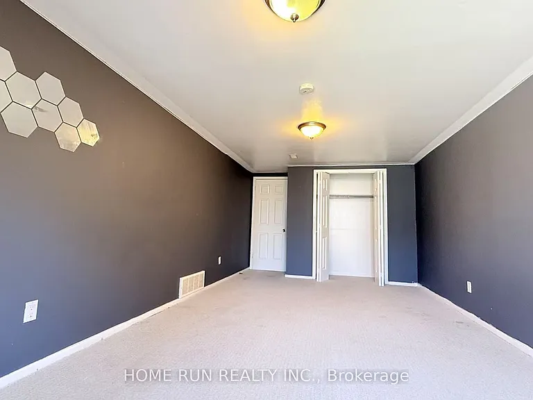 2067 Legrand Cres — Photo 24