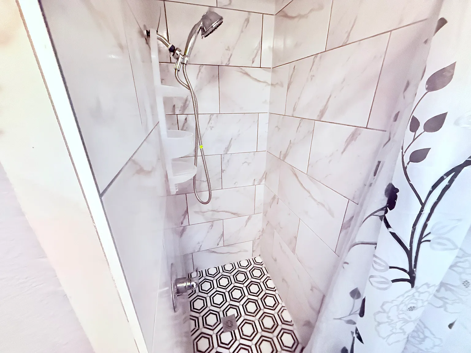 5 bed, $2,695 — Photo 3
