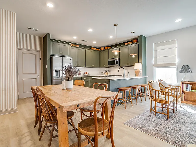 215 Athenia Dr — Photo 25