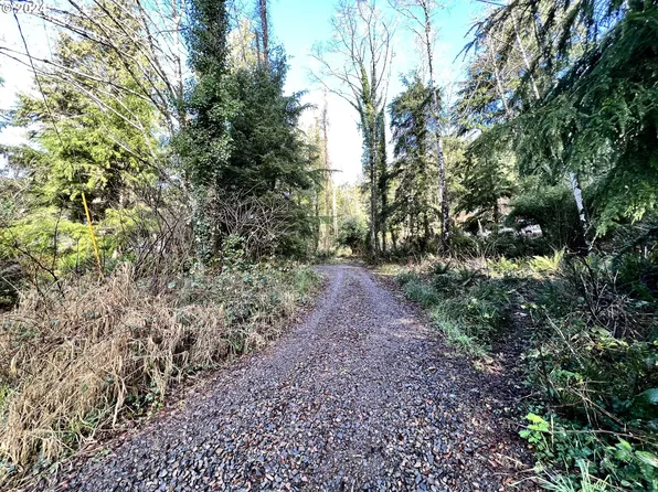 16 NW 17th Ave, Rockaway Beach, OR 97136